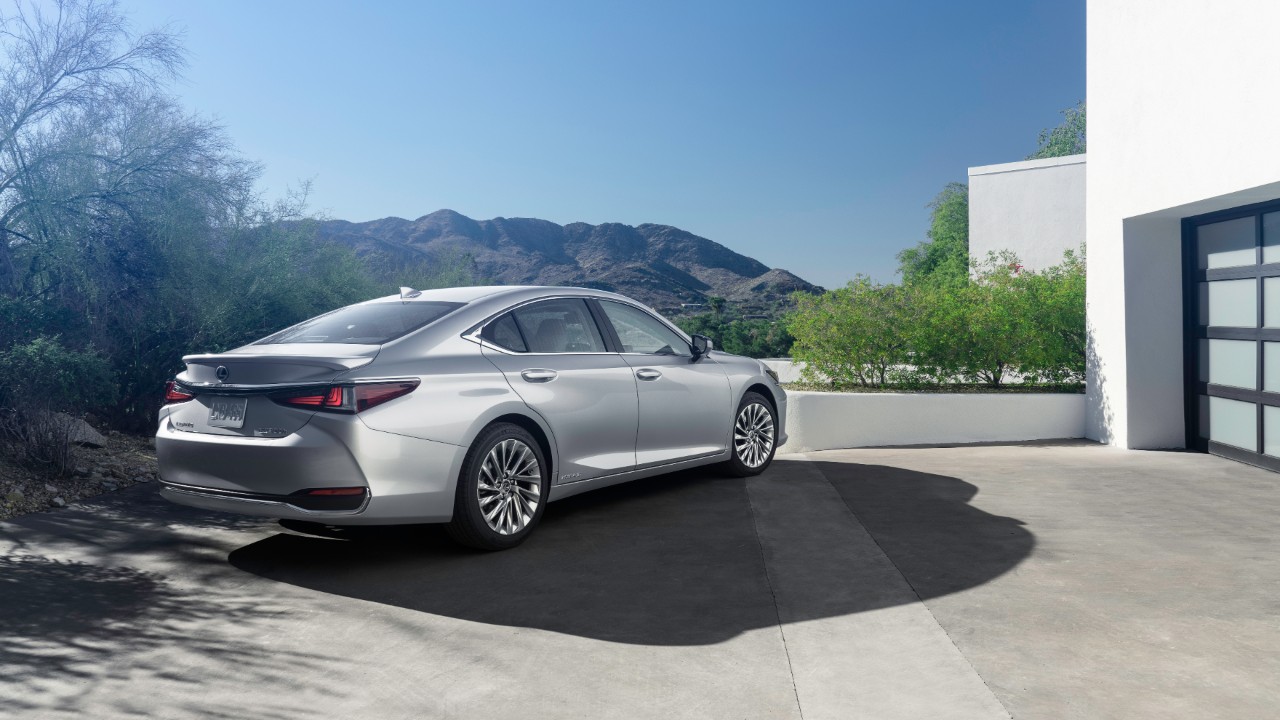 A Lexus ES approaching a corner in the road