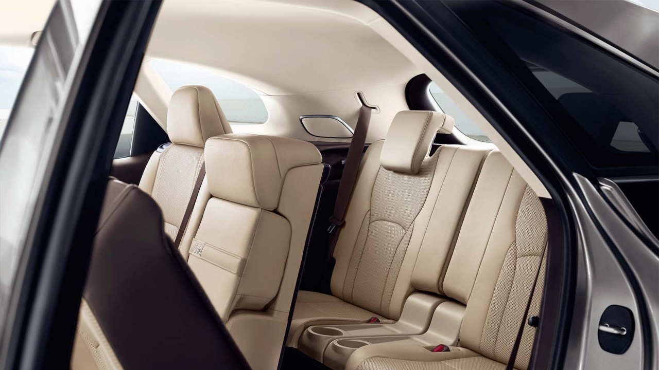 Lexus 7 seats interior 
