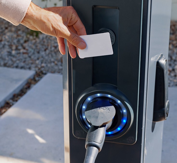 CARGA PÚBLICA DE LOS ELÉCTRICOS 